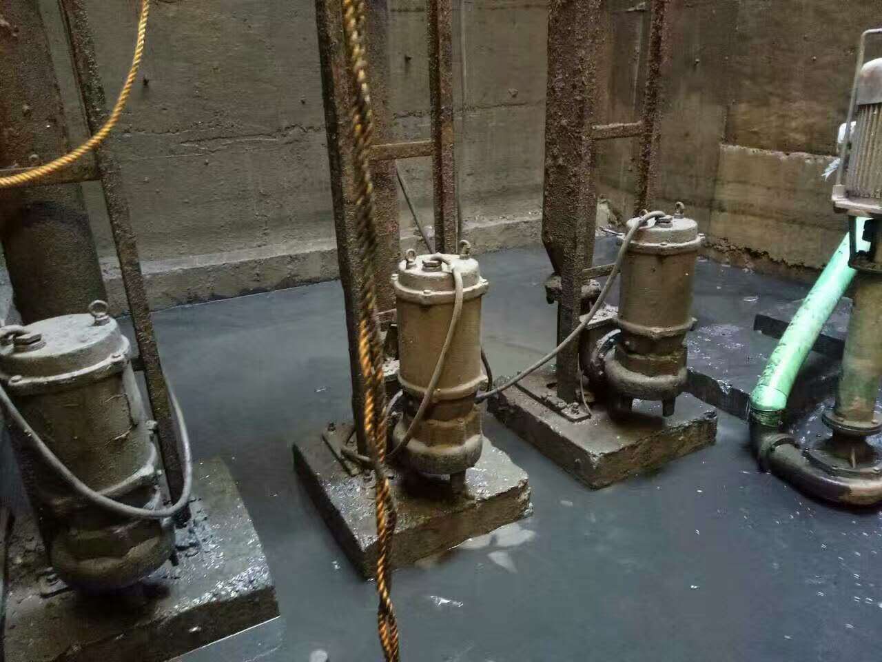新绛污水池清理