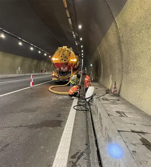 新绛隧道排水渠清淤